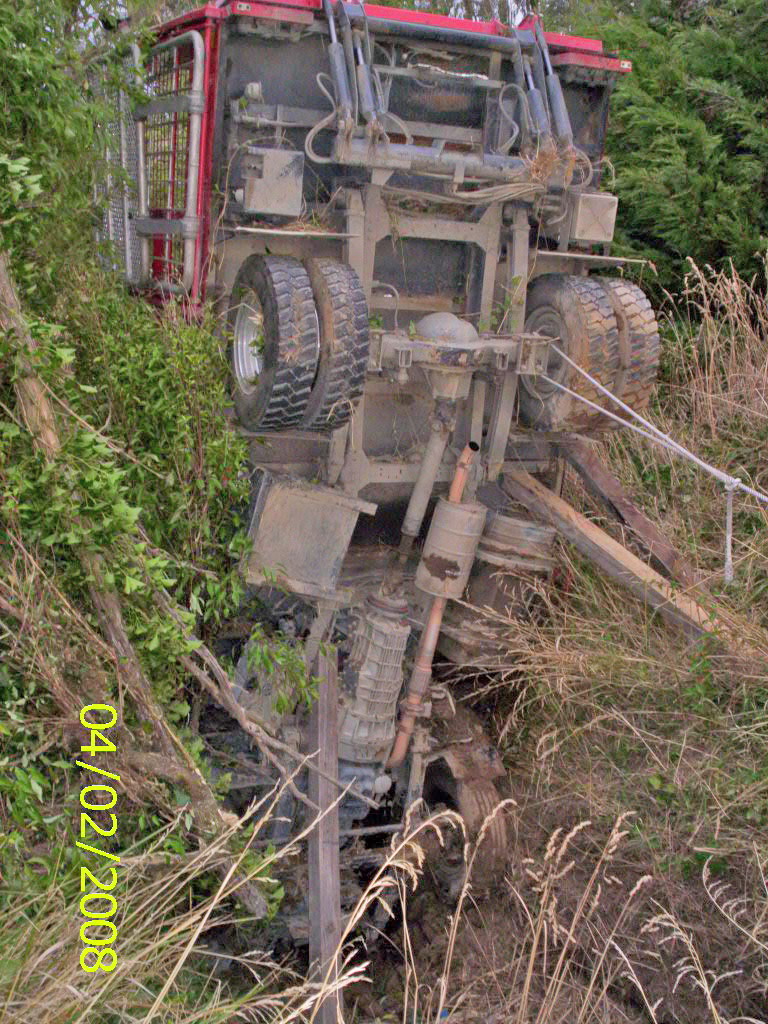 ACCIDENT SCENES 64 - Truck Into Ditch - Tiakitahuna